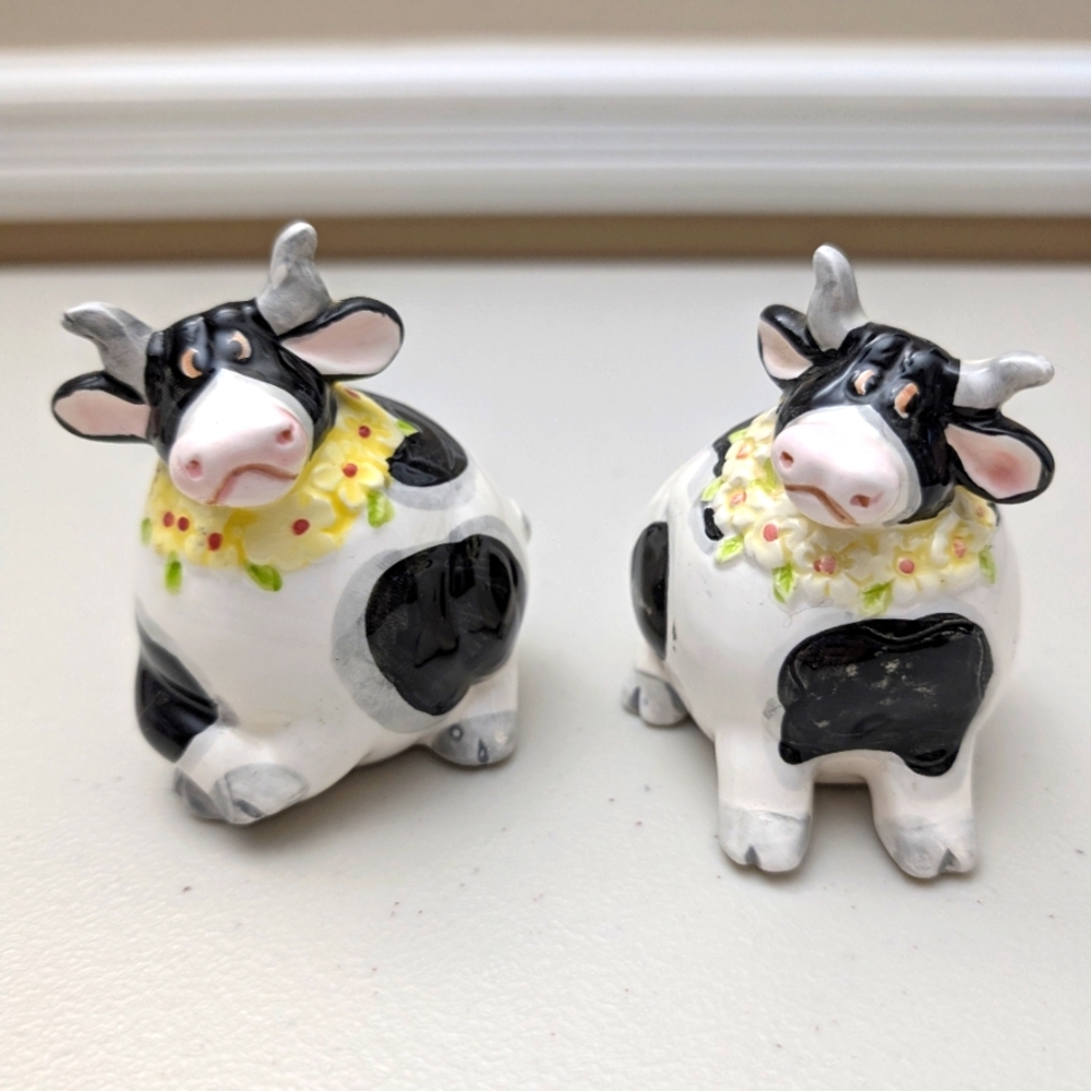 Cow Salt and Pepper Shakers